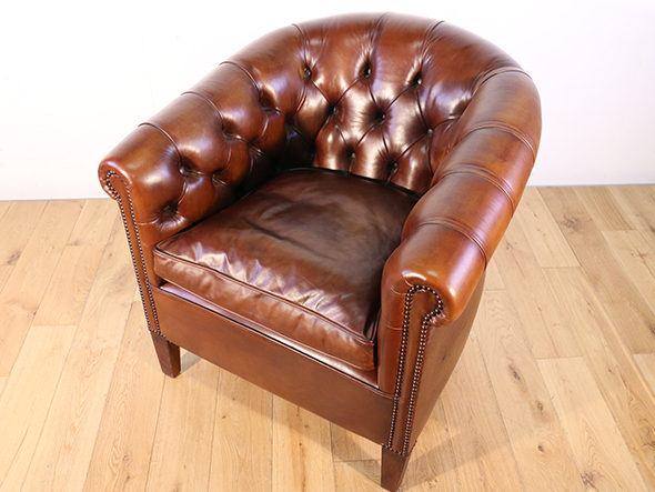 Lloyd's Antiques Reproduction Series
Amsterdam Chair Buttan Back / ロイズ・アンティークス リプロダクションシリーズ
アムステルダムチェア ボタンバック（タン） （ソファ > 一人掛けソファ） 3