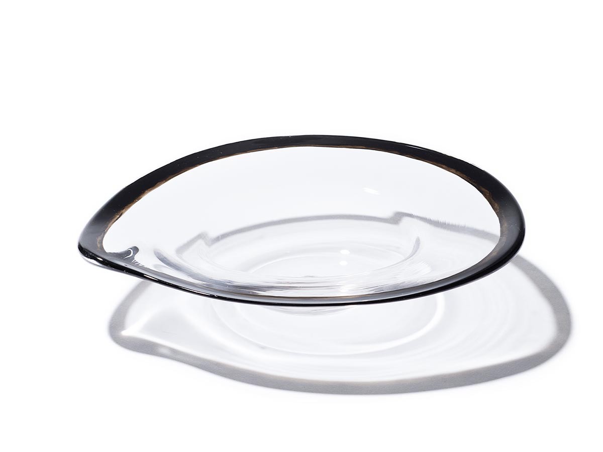 COCHI ENISHI PLATE L
SUKE - KUROURUSHI / コチ 縁 プレート L（透け黒漆） （食器・テーブルウェア > 皿・プレート） 1