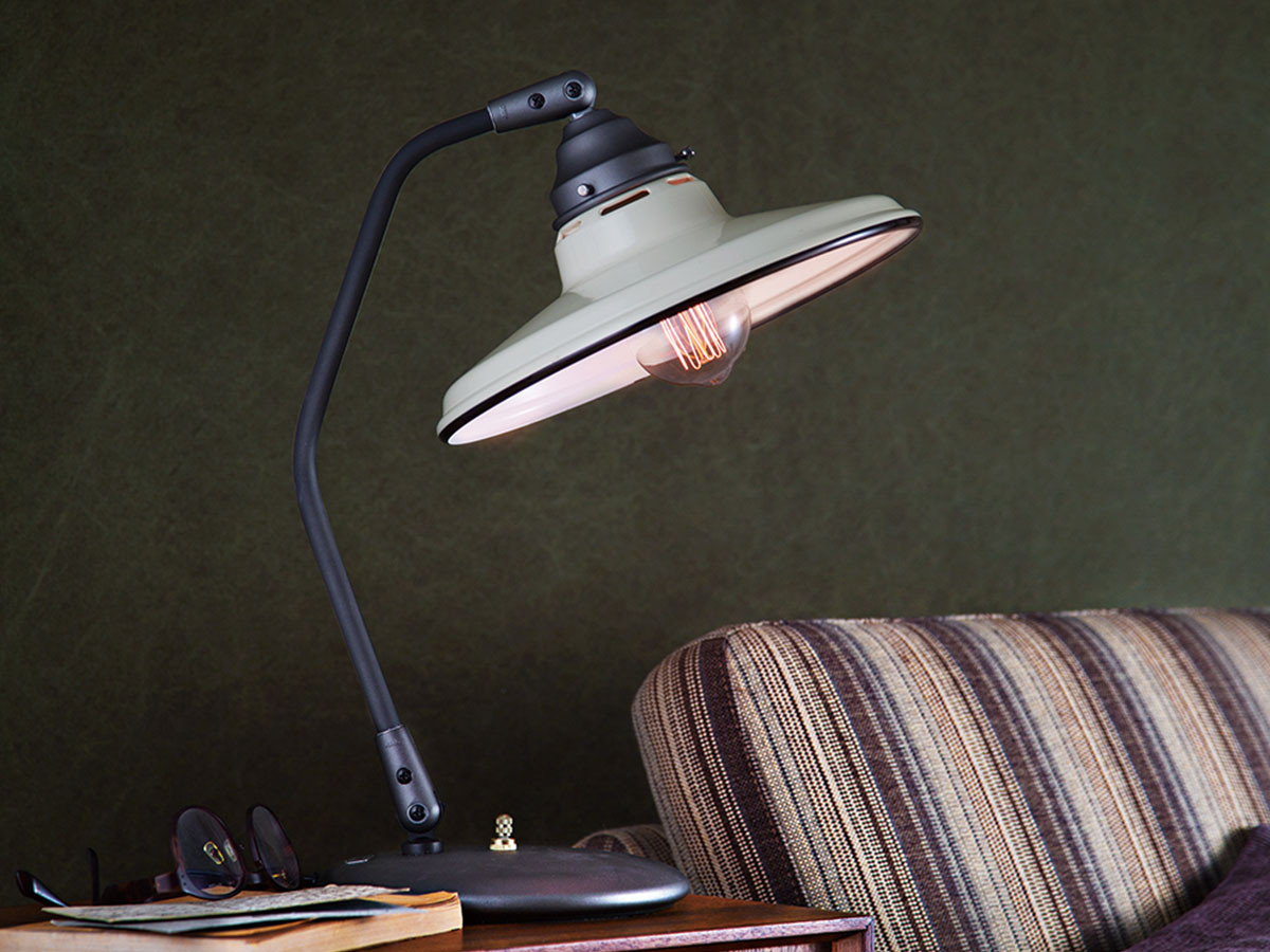 CUSTOM SERIES
Classic Desk Lamp × Essence Steel / カスタムシリーズ
クラシックデスクランプ × スチール（エッセンス） （ライト・照明 > デスクライト） 6