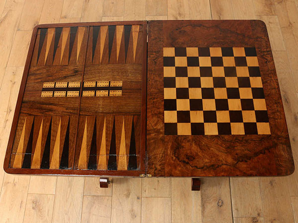 Real Antique
Games Table 8