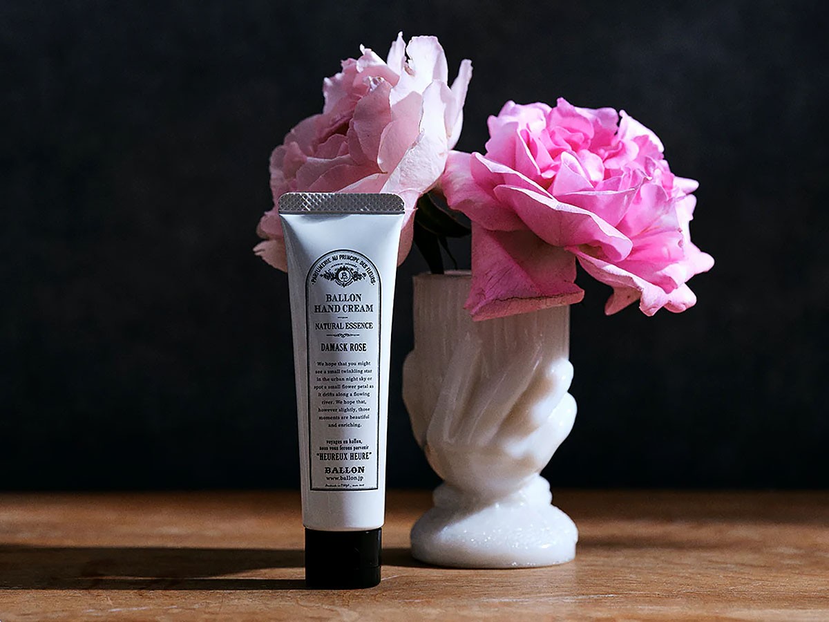 BALLON HAND CREAM
DAMASK ROSE / バロン ハンド用美容液クリーム
ダマスクローズ （インテリア雑貨 > ボディケア） 2