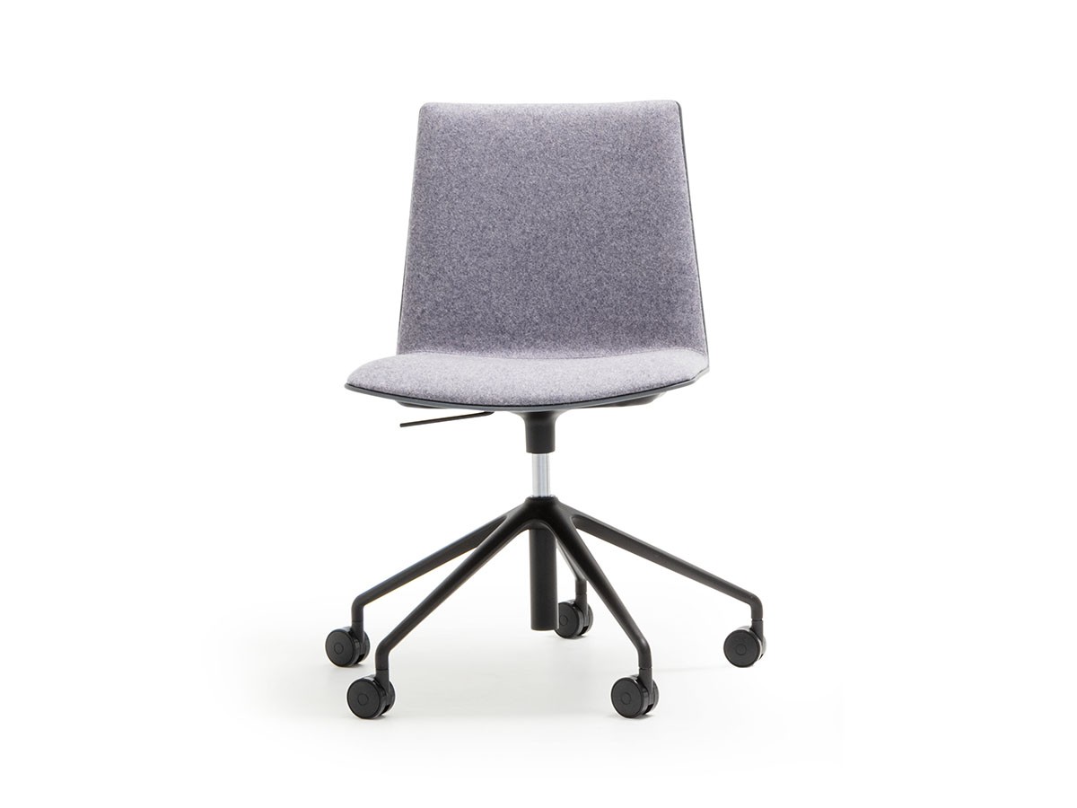 Andreu World Flex Corporate Chair
Upholstered Shell Pad / アンドリュー・ワールド フレックス コーポレート SI1657
チェア キャスターベース アルミニウム製（シェルパッド） （チェア・椅子 > オフィスチェア・デスクチェア） 1