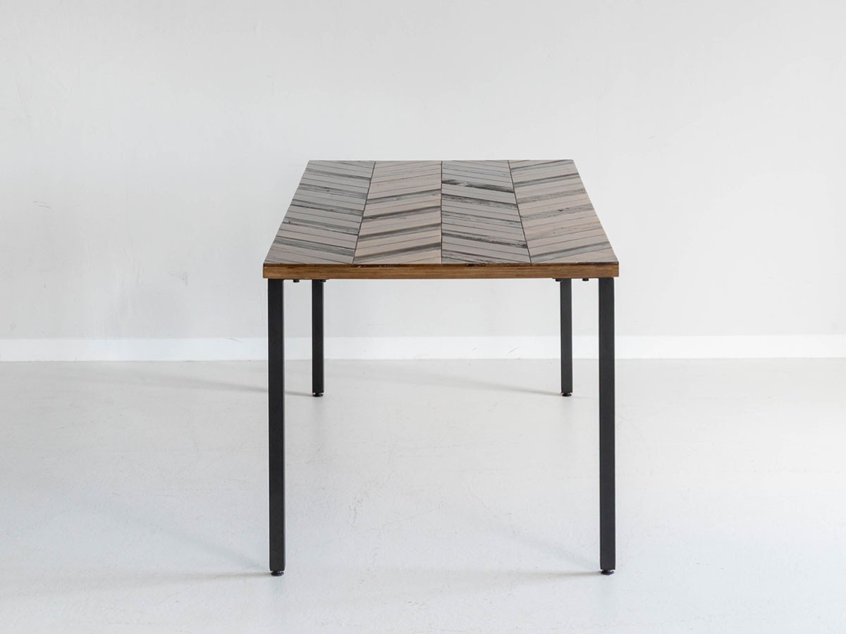 Knot antiques MATERIA DINING TABLE / ノットアンティークス マテリア ダイニングテーブル
ヘリンボーン柄天板 + No.3脚（角脚） （テーブル > ダイニングテーブル） 27