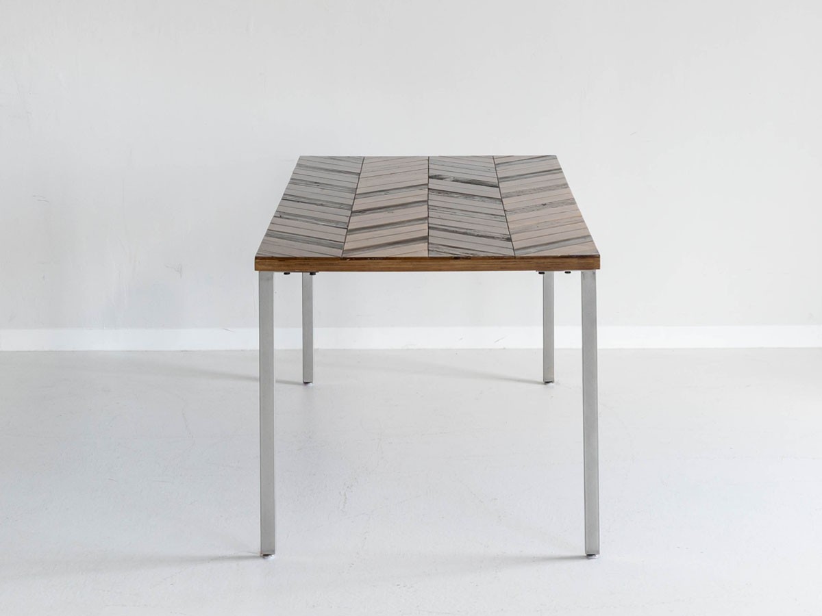 Knot antiques MATERIA DINING TABLE / ノットアンティークス マテリア ダイニングテーブル
ヘリンボーン柄天板 + No.3脚（角脚） （テーブル > ダイニングテーブル） 24