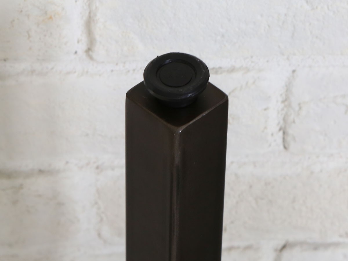 Knot antiques MATERIA DINING TABLE / ノットアンティークス マテリア ダイニングテーブル
ヘリンボーン柄天板 + No.3脚（角脚） （テーブル > ダイニングテーブル） 42