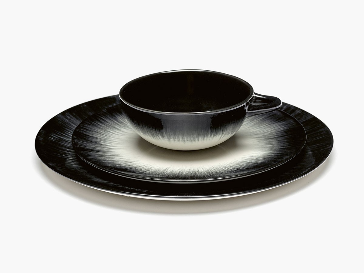 DE by ANN DEMEULEMEESTER
Plate 24cm White/Black Variation 5 / デー バイ アン・ドゥムルメステール
プレート 24cm ホワイト/ブラック バリエーション 5 （食器・テーブルウェア > 皿・プレート） 3