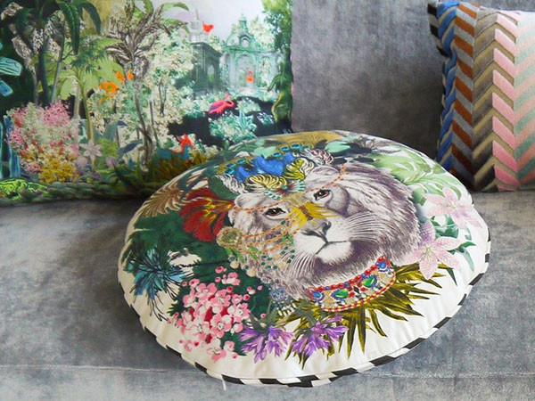 DESIGNERS GUILD Christian Lacroix
Jungle King Opiat Cushion / デザイナーズギルド クリスチャンラクロワ
ジャングル キング オピアト クッション 直径45cm （クッション > クッション・クッションカバー） 5