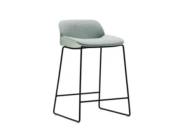 Nuez Counter Stool
Upholstered Shell Pad