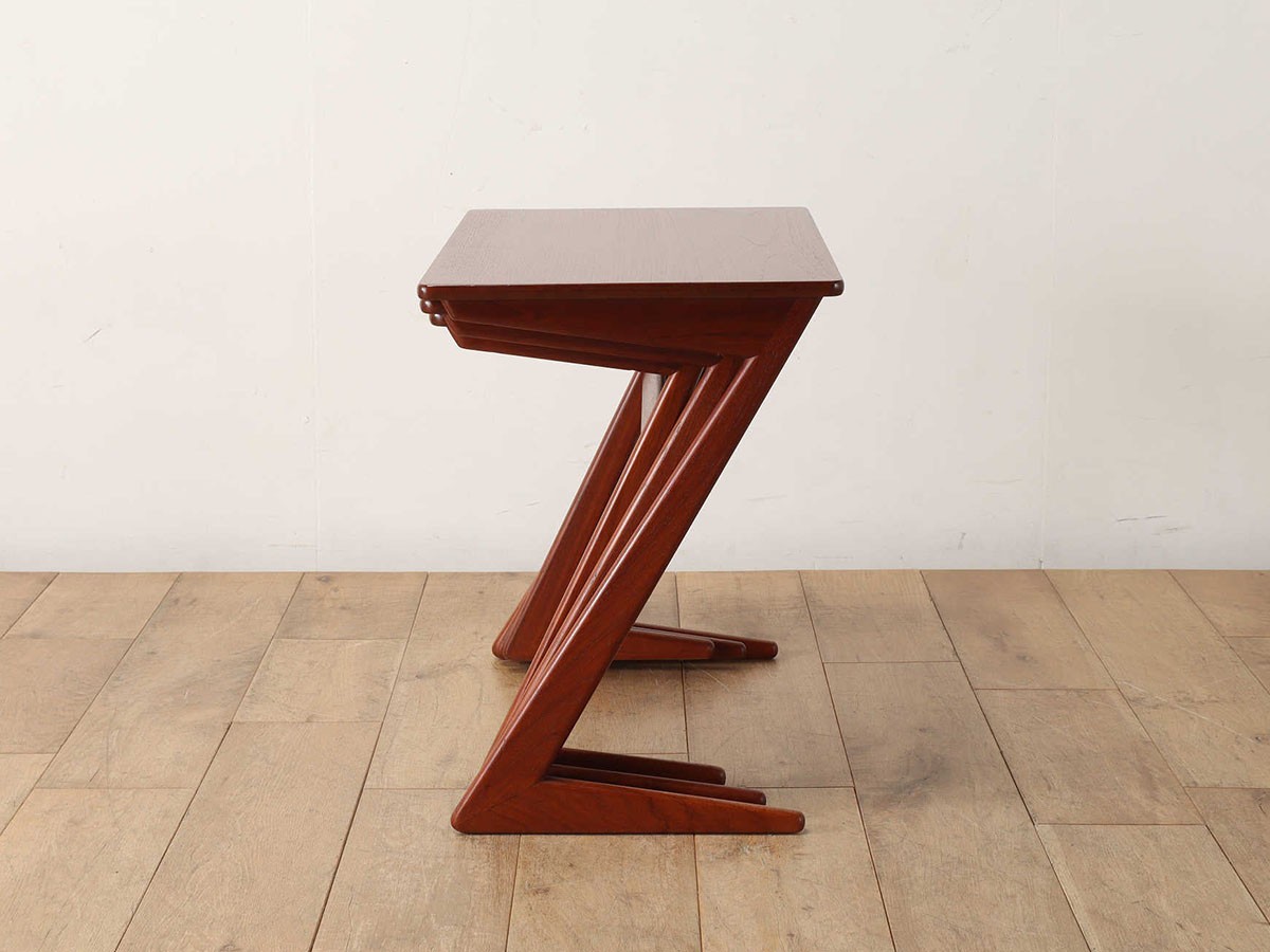 ロイズアンティークス 英国アンティーク ネストテーブル 中 サイドテーブル 送料無料】ツイスト脚のネストテーブル（八角形＋4つの五角形