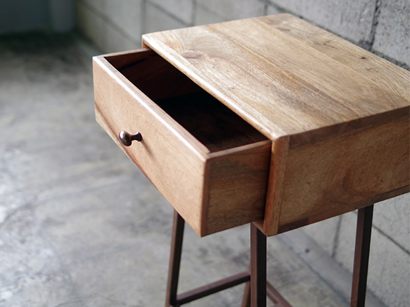 DR SIDE TABLE 11