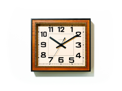 ミディアムブラウンの壁掛け時計 - インテリア・家具通販【FLYMEe】