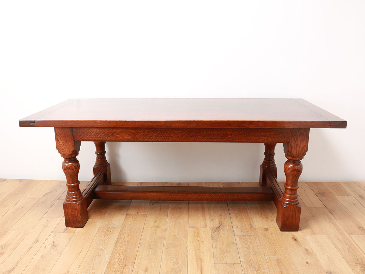 Lloyd's Antiques Reproduction Series
Big Oak Dining Table / ロイズ・アンティークス リプロダクションシリーズ
ビッグオーク ダイニングテーブル ターニップレッグ 幅200cm （テーブル > ダイニングテーブル） 1