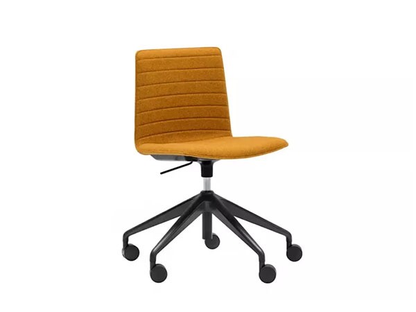 Andreu World Flex High Back
Chair
Fully Upholstered Shell / アンドリュー・ワールド フレックス ハイバック SI1663
チェア キャスターベース エコサーモポリマー製（フルパッド） （チェア・椅子 > オフィスチェア・デスクチェア） 1