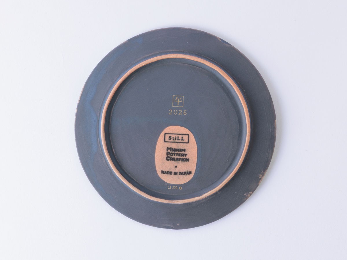 MISHIM POTTERY CREATION StiLL round “year”plate S 2026 / ミシンポタリークリエイション スティル ラウンド イヤープレート S 2026（藍墨茶） （食器・テーブルウェア > 皿・プレート） 3