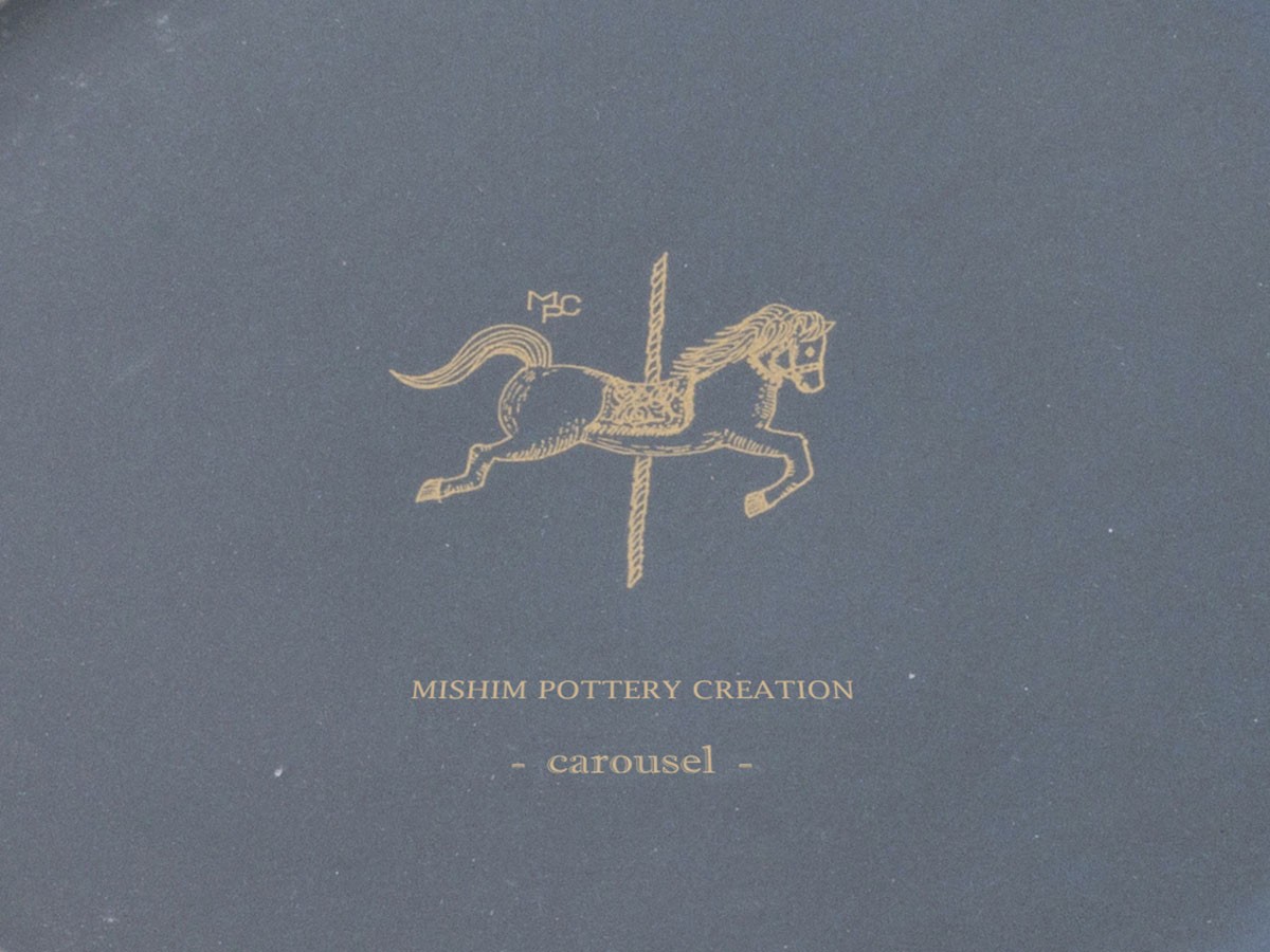 MISHIM POTTERY CREATION StiLL round “year”plate S 2026 / ミシンポタリークリエイション スティル ラウンド イヤープレート S 2026（藍墨茶） （食器・テーブルウェア > 皿・プレート） 2