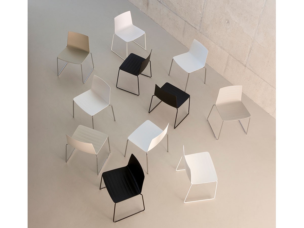 Andreu World Flex Chair
Stackable Chair
Thermo-polymer Shell / アンドリュー・ワールド フレックス チェア SI1300
スタッカブルチェア スレッジベース（サーモポリマーシェル） （チェア・椅子 > ダイニングチェア） 7