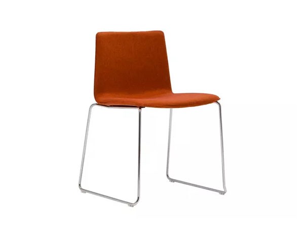 Andreu World Flex Chair
Stackable Chair
Fully Upholstered Shell / アンドリュー・ワールド フレックス チェア SI1300
スタッカブルチェア スレッジベース（フルパッド） （チェア・椅子 > ダイニングチェア） 1