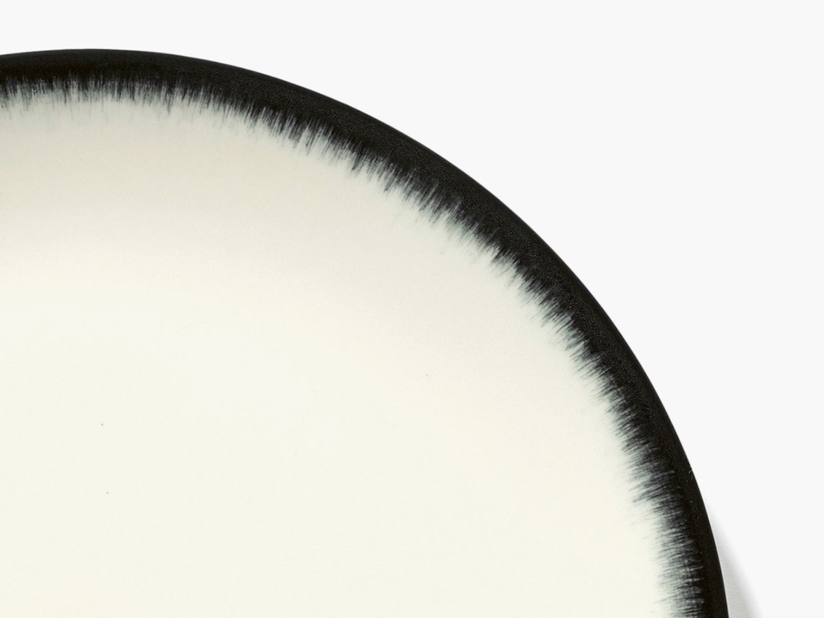 DE by ANN DEMEULEMEESTER
Plate 24cm White/Black Variation 3 / デー バイ アン・ドゥムルメステール
プレート 24cm ホワイト/ブラック バリエーション 3 （食器・テーブルウェア > 皿・プレート） 12