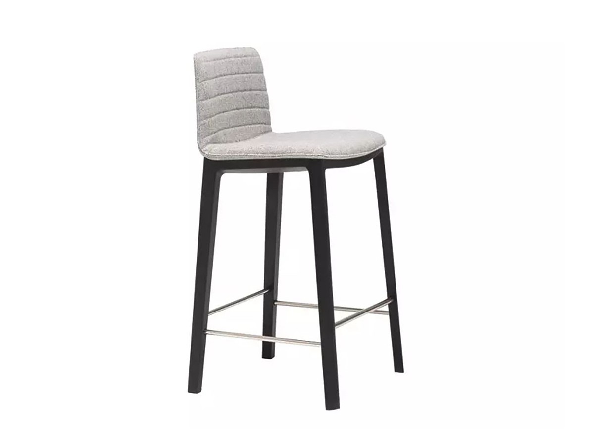 Andreu World Flex Chair
Counter Stool 45
Fully Upholstered Shell