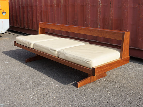 RE : Store Fixture UNITED ARROWS LTD. Sofa Bench 3 seater / リ ストア フィクスチャー ユナイテッドアローズ ソファベンチ 3人掛け （チェア・椅子 > ベンチ） 3