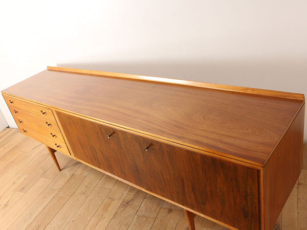 Lloyd's Antiques Real Antique
Robert Heritage Sideboard / ロイズ・アンティークス イギリスアンティーク家具
ロバート・ヘリテイジ サイドボード （収納家具 > サイドボード・リビングボード） 3