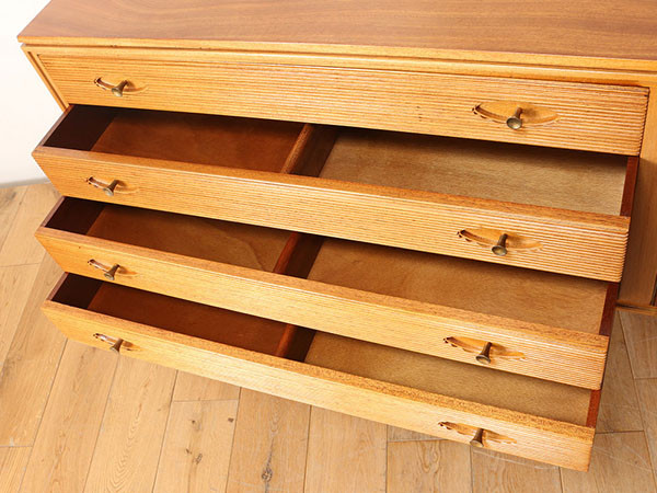 Lloyd's Antiques Real Antique
Robert Heritage Sideboard / ロイズ・アンティークス イギリスアンティーク家具
ロバート・ヘリテイジ サイドボード （収納家具 > サイドボード・リビングボード） 9