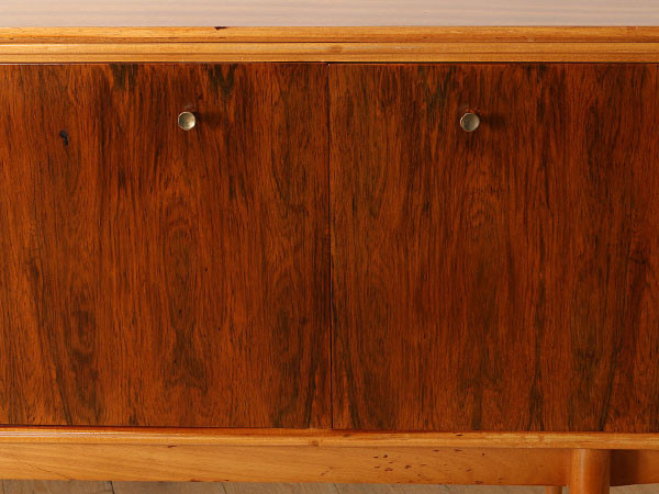 Lloyd's Antiques Real Antique
Robert Heritage Sideboard / ロイズ・アンティークス イギリスアンティーク家具
ロバート・ヘリテイジ サイドボード （収納家具 > サイドボード・リビングボード） 11