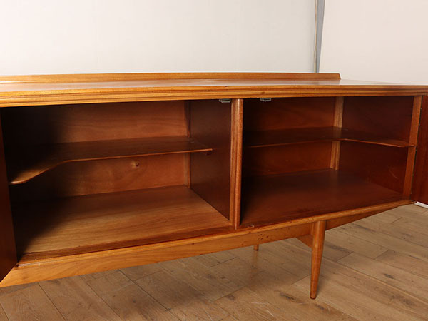 Lloyd's Antiques Real Antique
Robert Heritage Sideboard / ロイズ・アンティークス イギリスアンティーク家具
ロバート・ヘリテイジ サイドボード （収納家具 > サイドボード・リビングボード） 12