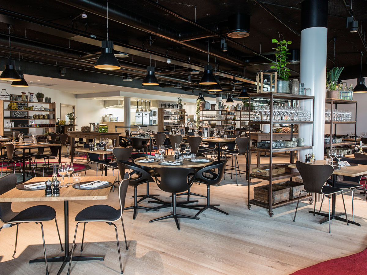 FRITZ HANSEN RIN / フリッツ・ハンセン リンチェア
シートパディング付き 4スターペデスタルベース 回転ベース HK10 （チェア・椅子 > ダイニングチェア） 10