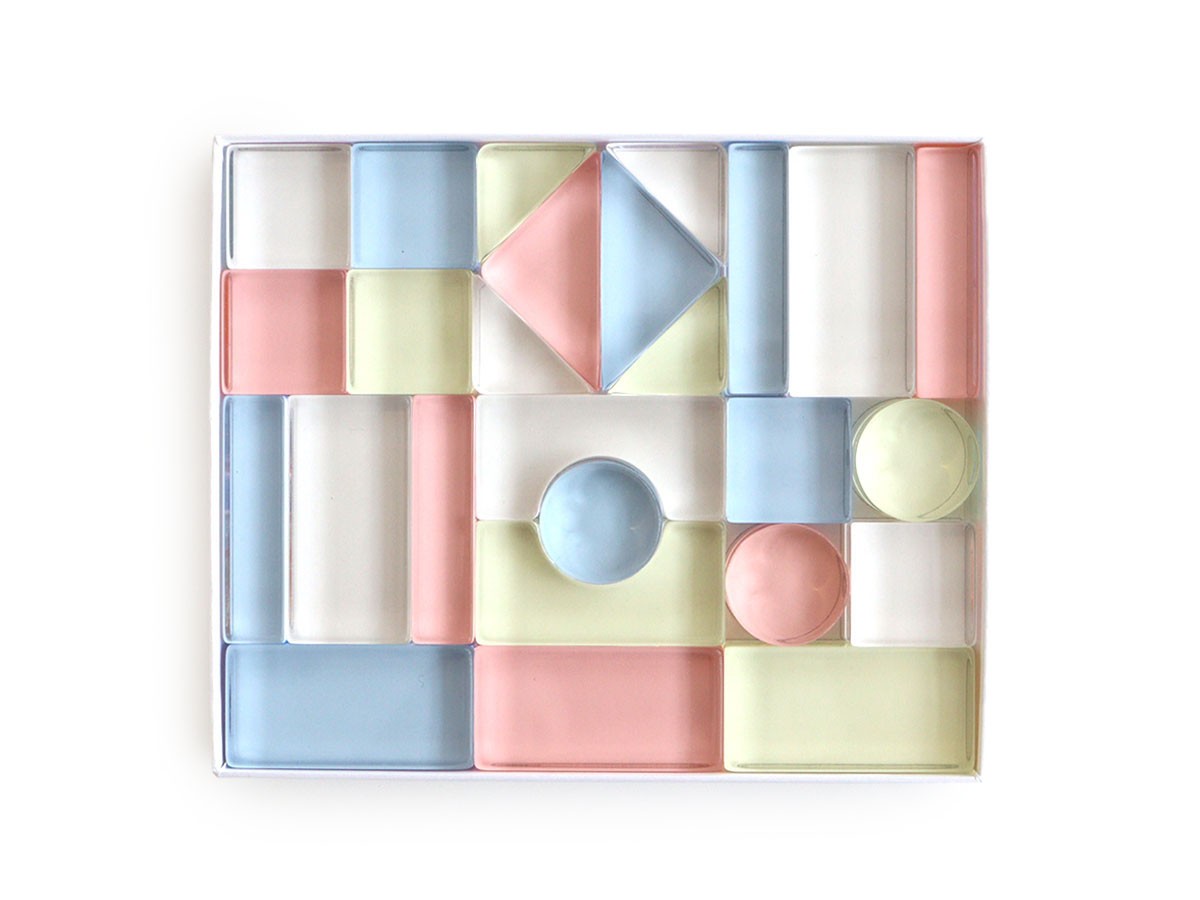 Lumiere Cubes / ルミエール キューブ
アクリル積み木 26ピース （キッズ家具・ベビー用品 > おもちゃ・玩具） 2