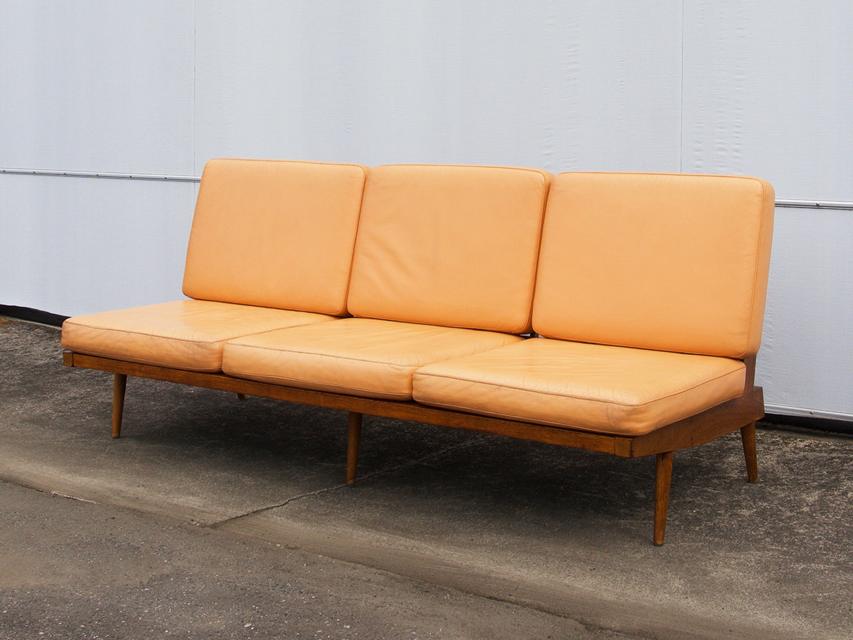 RE : Store Fixture UNITED ARROWS LTD. Leather Cushion Sofa 3 Seater / リ ストア フィクスチャー ユナイテッドアローズ レザークッション ソファ 3シーター （ソファ > 三人掛けソファ） 1