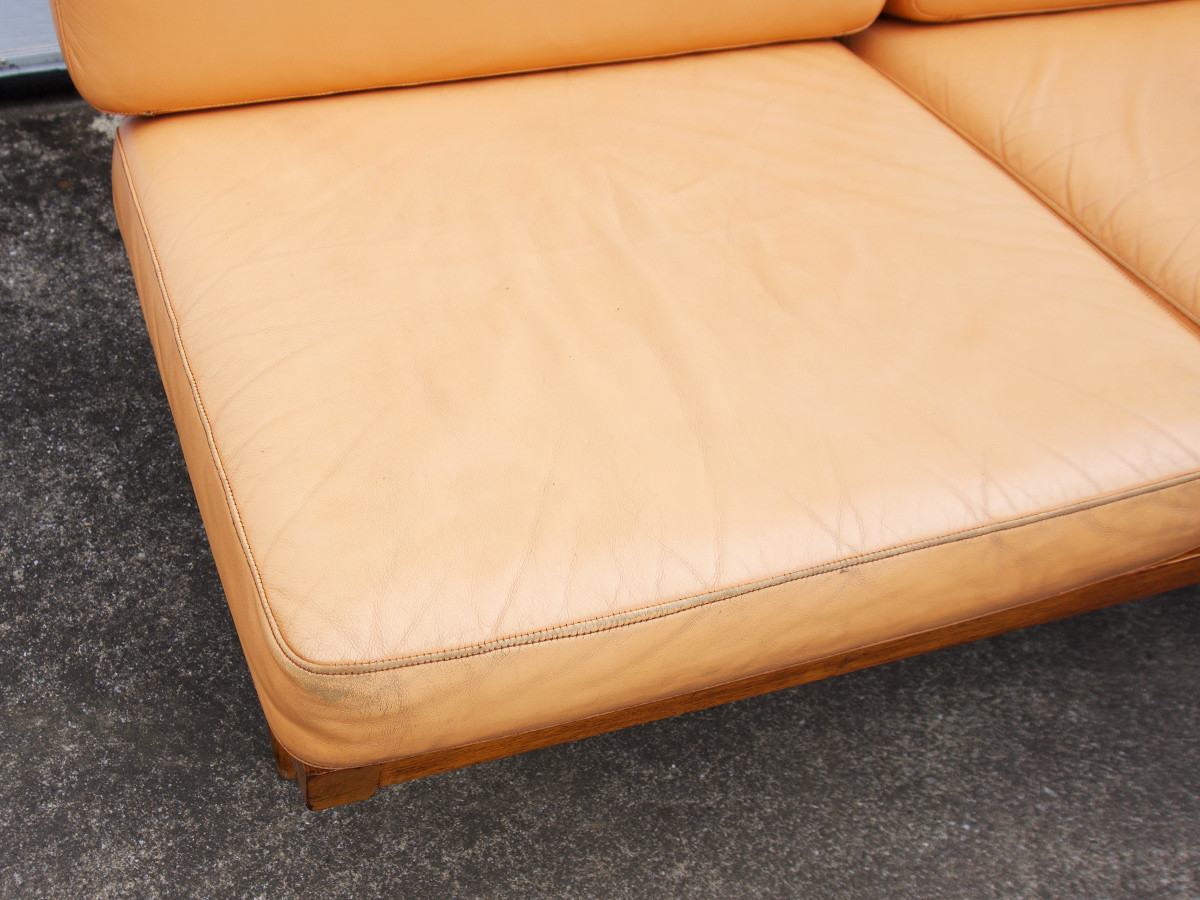 RE : Store Fixture UNITED ARROWS LTD. Leather Cushion Sofa 3 Seater / リ ストア フィクスチャー ユナイテッドアローズ レザークッション ソファ 3シーター （ソファ > 三人掛けソファ） 12