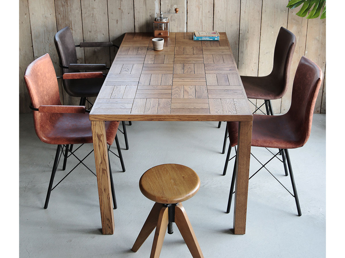Knot antiques GYPSY DINING TABLE / ノットアンティークス ジプシー ダイニングテーブル
チェス柄天板 + No.1脚（木角脚） （テーブル > ダイニングテーブル） 8