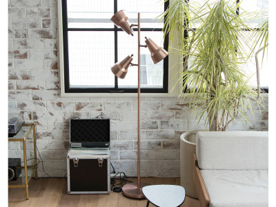 コッパー・ピンクゴールド・銅色のフロアライト・フロアスタンド