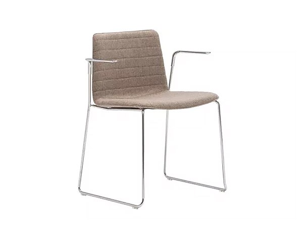 Andreu World Flex Chair
Stackable Armchair
Fully Upholstered Shell