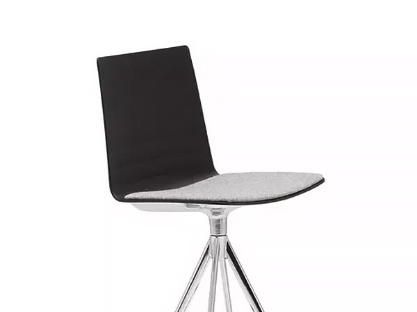 Andreu World Flex High Back
Counter Stool
Upholstered Seat Pad / アンドリュー・ワールド フレックス ハイバック BQ1674
カウンタースツール 回転式スツール脚（シートパッド） （チェア・椅子 > カウンターチェア・バーチェア） 2
