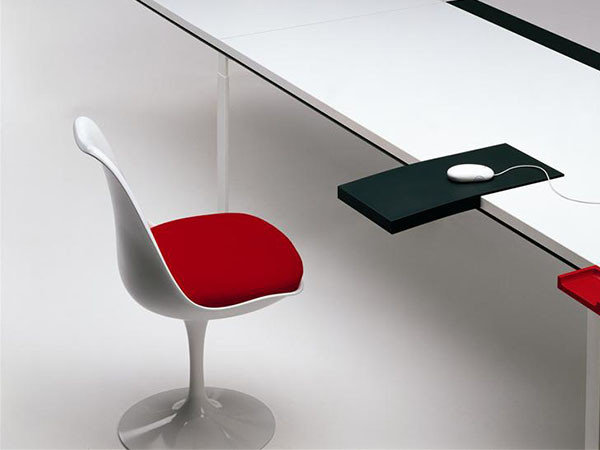 Saarinen Collection
Tulip Armless Chair 17