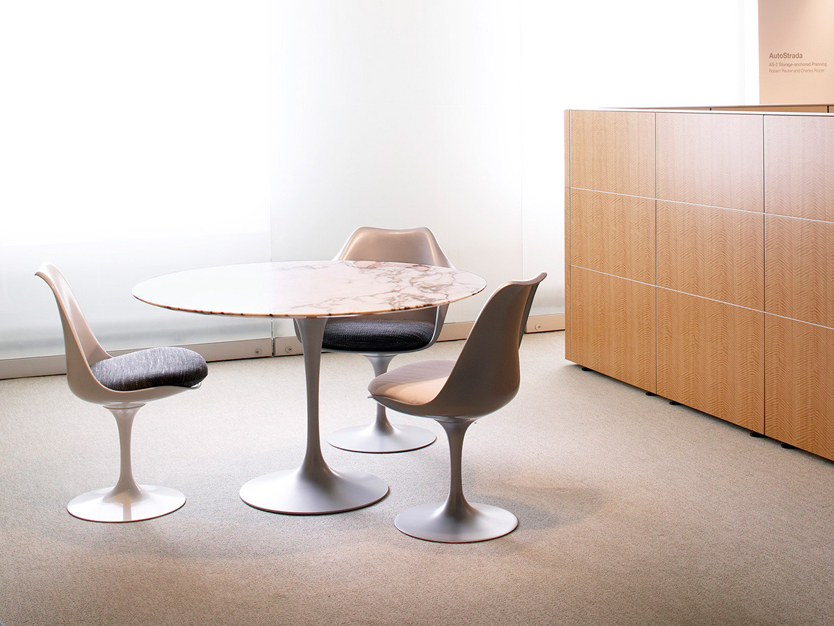 Saarinen Collection
Tulip Armless Chair 8