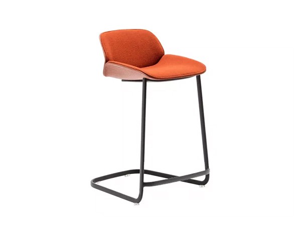 Andreu World Nuez Counter Stool
Upholstered Shell Pad / アンドリュー・ワールド ヌエス BQ2778
カウンタースツール カンチレバーベース（シェルパッド） （チェア・椅子 > カウンターチェア・バーチェア） 1