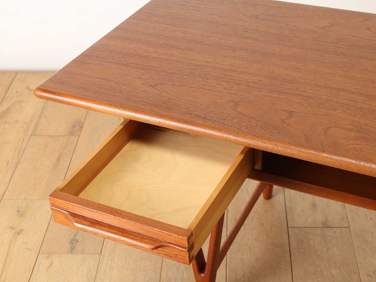 Lloyd's Antiques Real Antique
E.W. Bach Coffee Table Model.32 / ロイズ・アンティークス デンマークアンティーク家具
イー ダブリュー バッハ コーヒーテーブル モデル32 （テーブル > ローテーブル・リビングテーブル・座卓） 11