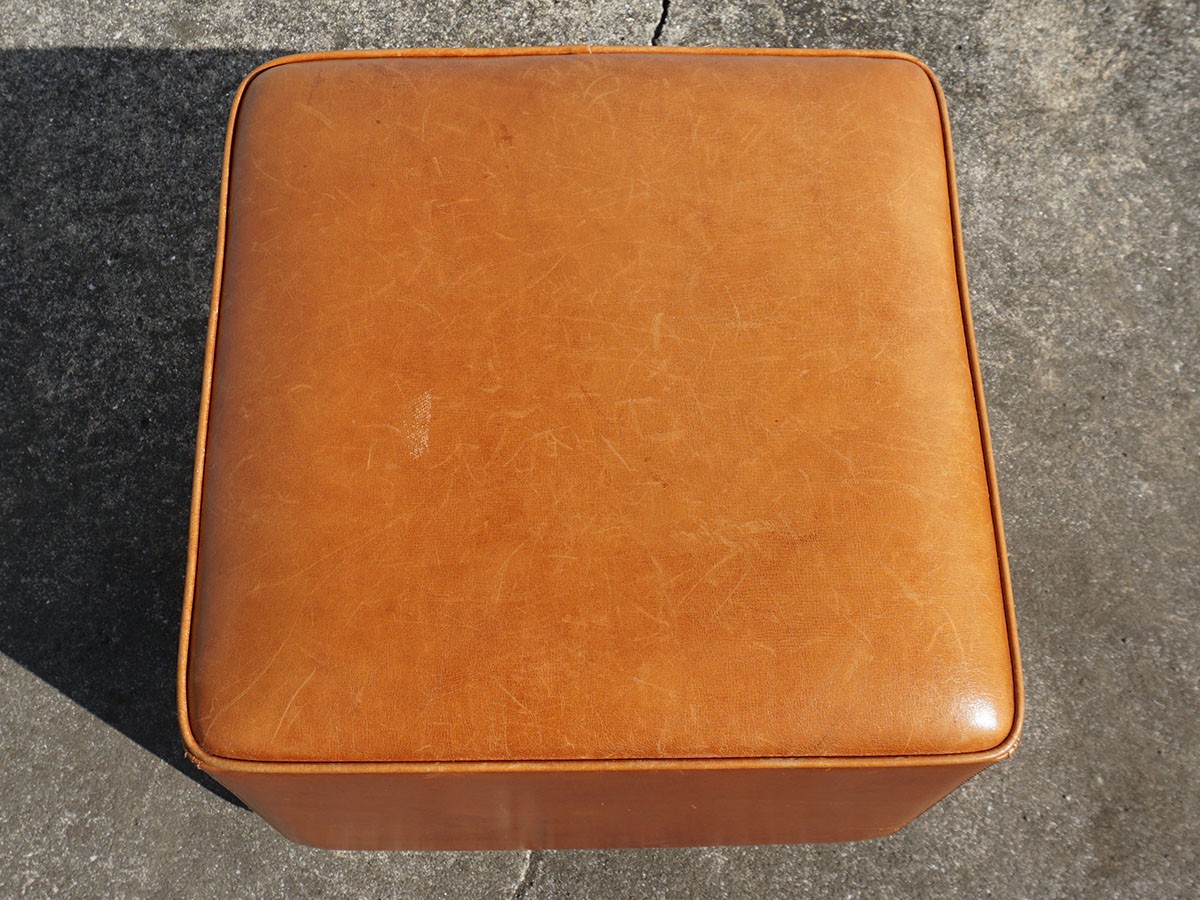 FLYMEE UNITED ARROWS レザースツール RE : Store Fixture UNITED ARROWS LTD. Leather Cube Stool A