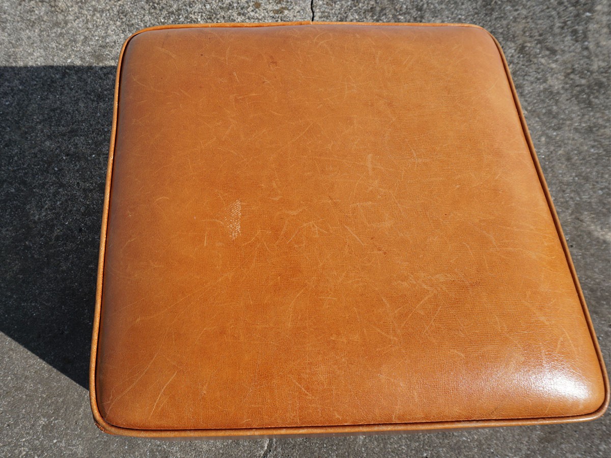 RE : Store Fixture UNITED ARROWS LTD. Leather Cube Stool C / リ