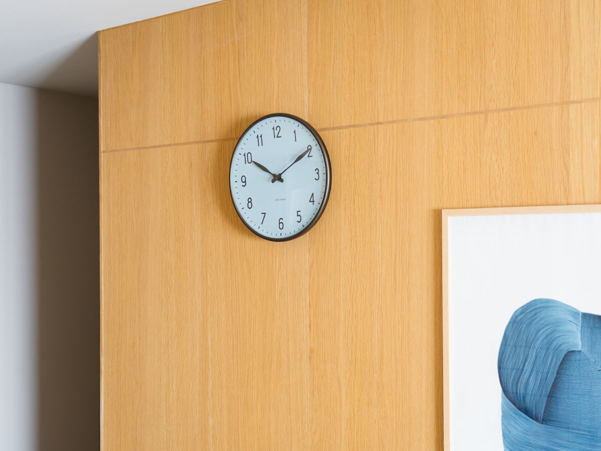 ARNE JACOBSEN
Station Royal Blue Wall Clock / アルネ・ヤコブセン
ステーション ロイヤルブルー ウォールクロック 直径29cm （時計 > 壁掛け時計） 4