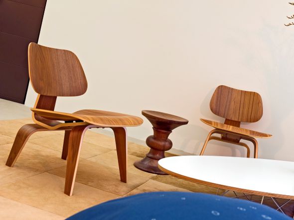 Eames Molded Plywood Lounge Chair 9