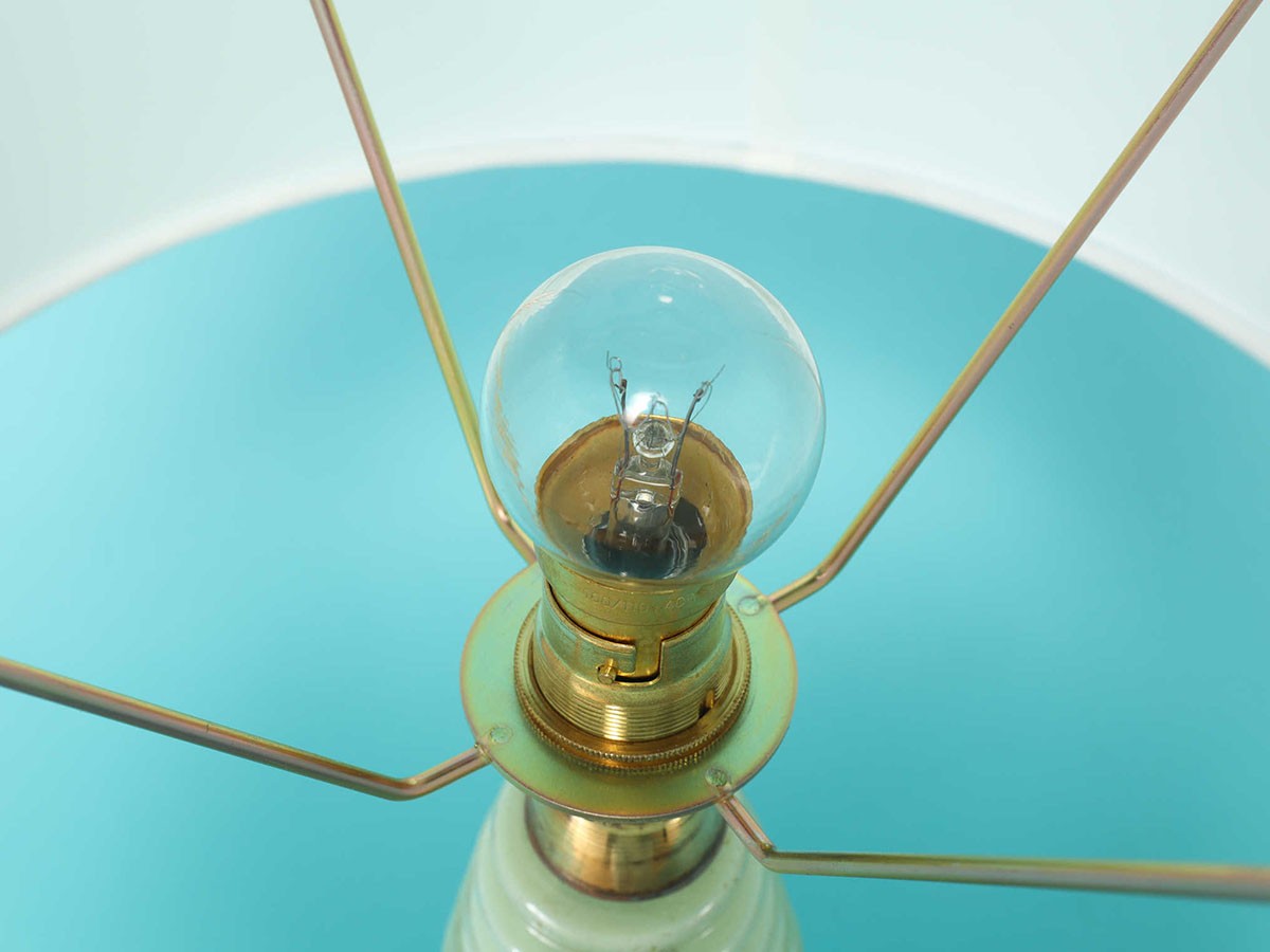 Lloyd's Antiques Real Antique
Italian Green Glass Table Lamp / ロイズ・アンティークス イタリアアンティーク家具
イタリアン グリーングラス テーブルランプ （ライト・照明 > テーブルランプ） 3