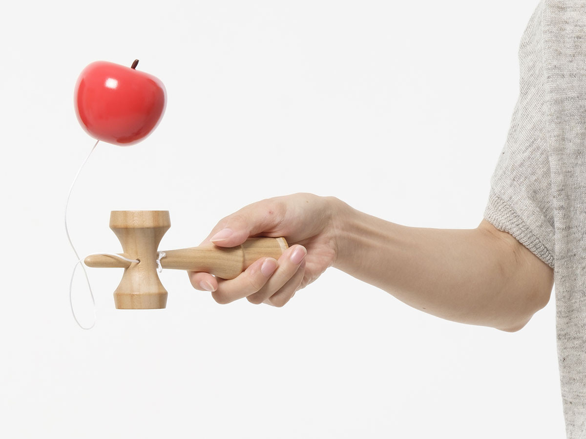 more trees design APPLE KENDAMA / モア・トゥリーズ・デザイン りんごのけん玉 （キッズ家具・ベビー用品 > おもちゃ・玩具） 5