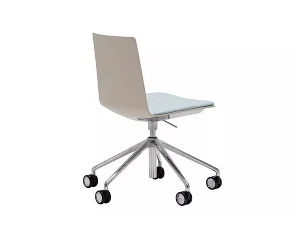 Andreu World Flex High Back
Chair
Upholstered Seat Pad / アンドリュー・ワールド フレックス ハイバック SI1656
チェア キャスターベース アルミニウム製（シートパッド） （チェア・椅子 > オフィスチェア・デスクチェア） 2