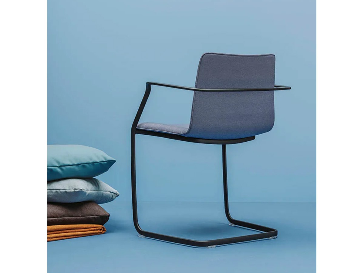 Andreu World Flex Chair
Armchair
Fully Upholstered Shell / アンドリュー・ワールド フレックス チェア SO1360
アームチェア カンチレバーベース（フルパッド） （チェア・椅子 > ダイニングチェア） 5