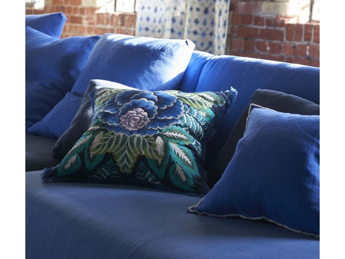 DESIGNERS GUILD Rose de Damas Embroidered Cushion / デザイナーズ