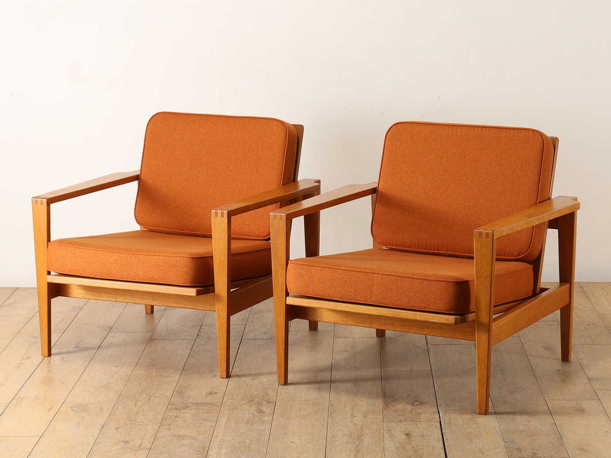Lloyd's Antiques Real Antique
Erik Worts Easy Chair